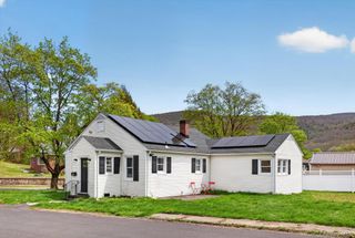 14 Roslyn Street, Ellenville, NY 12428