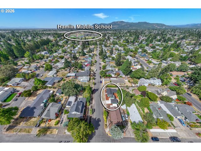 823 4TH St, Springfield, OR 97477
