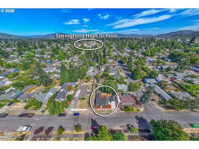 823 4TH St, Springfield, OR 97477