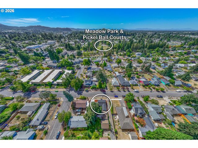 823 4TH St, Springfield, OR 97477