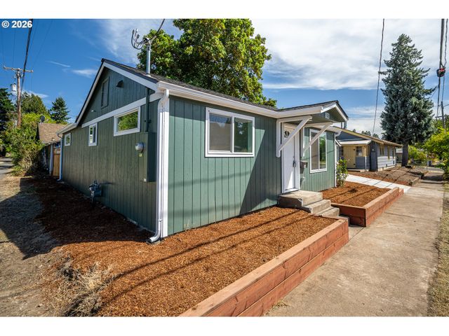 823 4TH St, Springfield, OR 97477