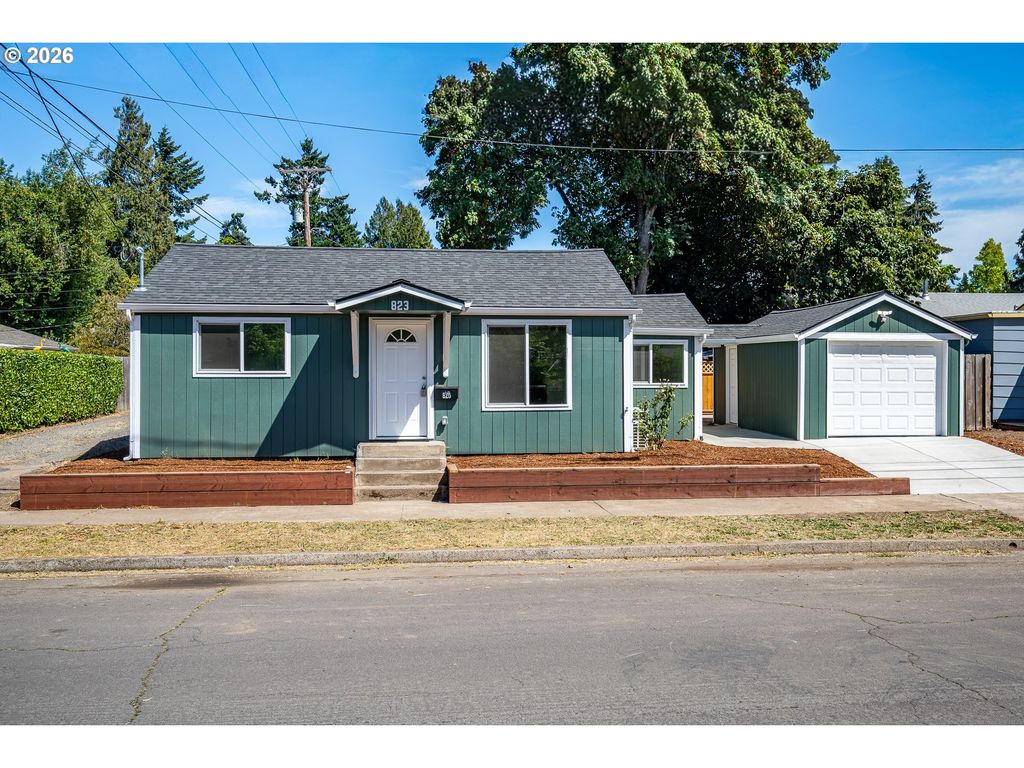 823 4TH St, Springfield, OR 97477