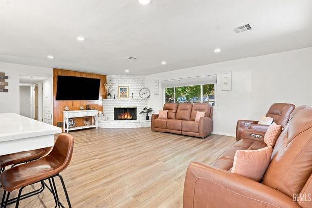 5816 Sandalwood Street, Bakersfield, CA 93308