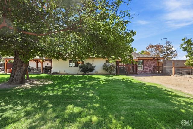 5816 Sandalwood Street, Bakersfield, CA 93308