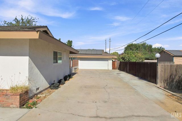 5816 Sandalwood Street, Bakersfield, CA 93308