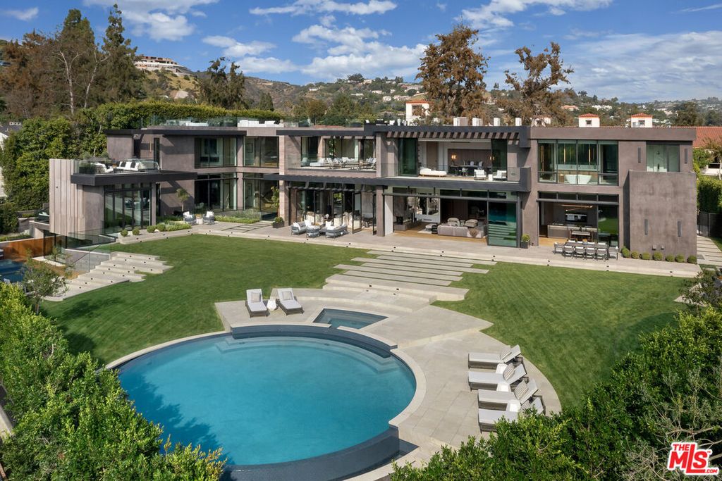 Image 1 of property listing at 615 N Faring Rd, Los Angeles, CA 90077