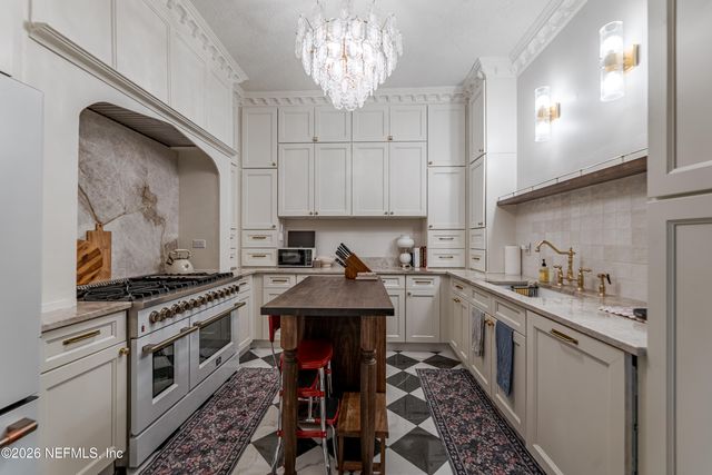 1878 WILLESDON Drive E, Jacksonville, FL 32246