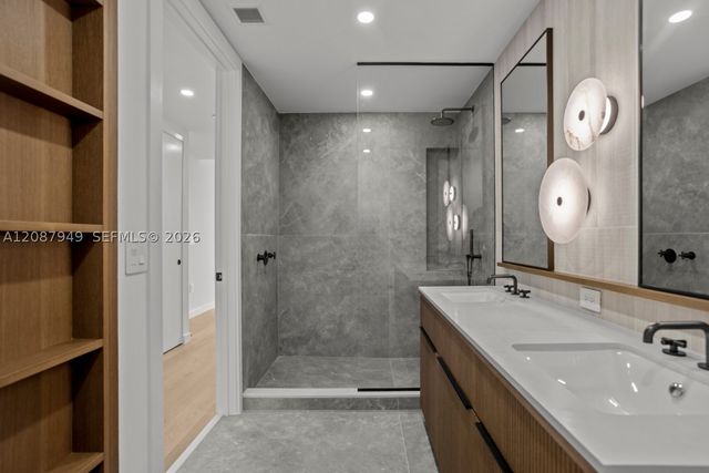 2200 Brickell Ave 319, Miami, FL 33129