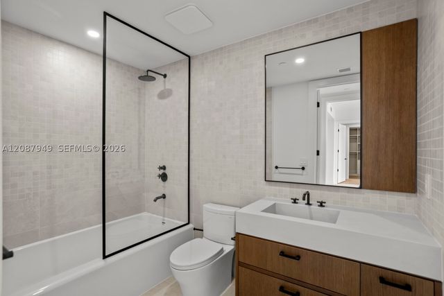 2200 Brickell Ave 319, Miami, FL 33129