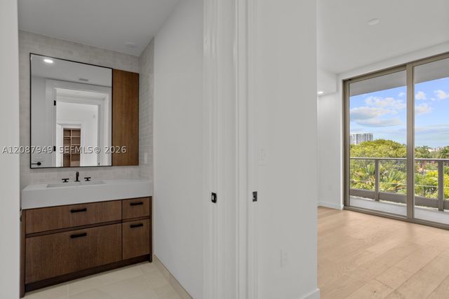2200 Brickell Ave 319, Miami, FL 33129