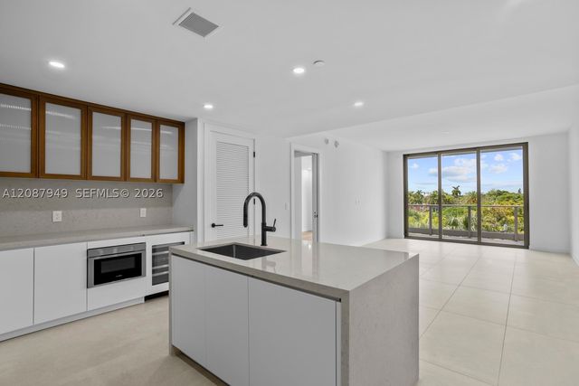 2200 Brickell Ave 319, Miami, FL 33129