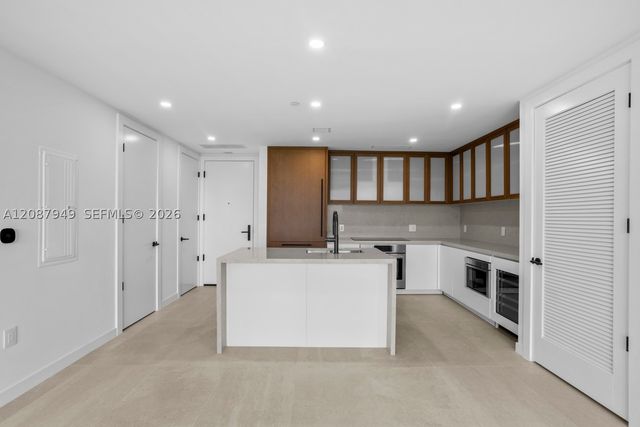 2200 Brickell Ave 319, Miami, FL 33129