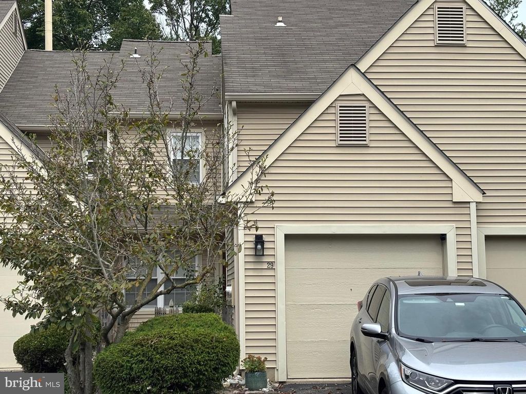 29 WOODLAKE DR, Evesham, NJ 08053