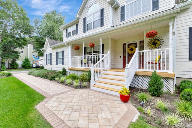 2835 N Wading River Road, Wading River, NY 11792