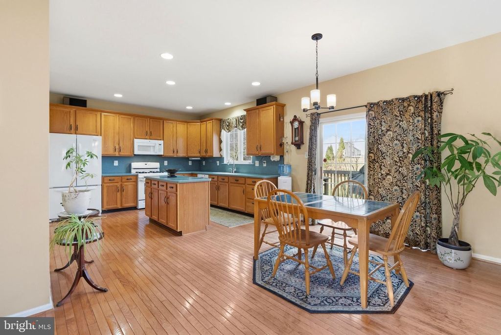 Image 18 of property listing at 12 ELLIOT CT, Royersford, PA 19468