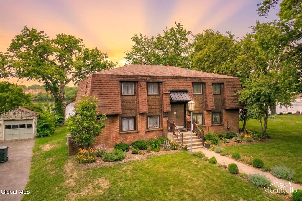 31 Riverside Avenue, Rensselaer, NY 12144