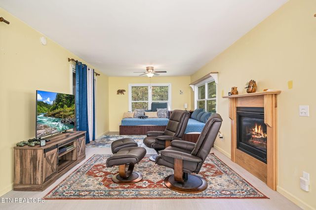 614 W Creston Rd, Crossville, TN 38571