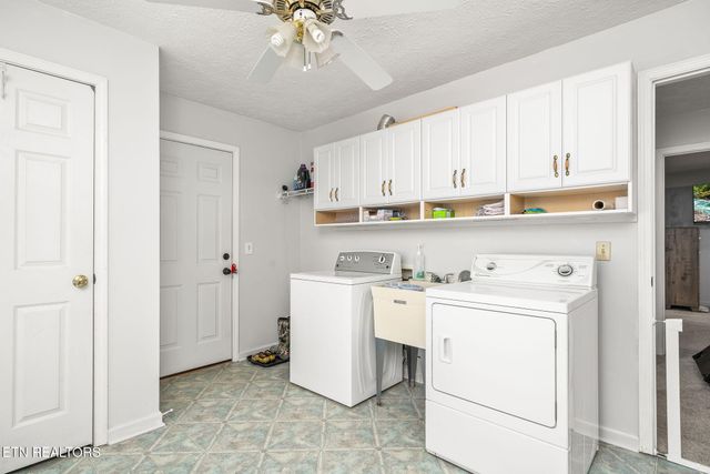 614 W Creston Rd, Crossville, TN 38571