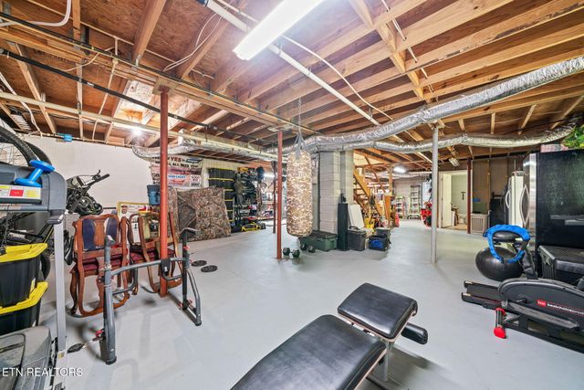 614 W Creston Rd, Crossville, TN 38571