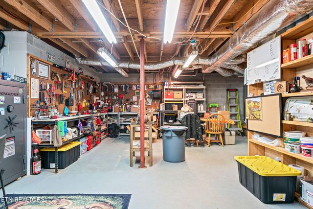 614 W Creston Rd, Crossville, TN 38571