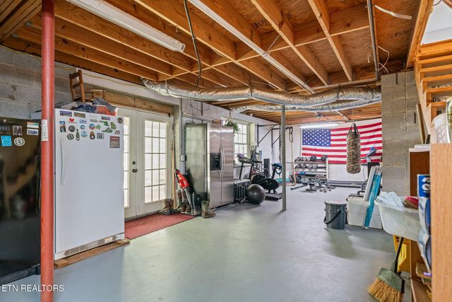 614 W Creston Rd, Crossville, TN 38571