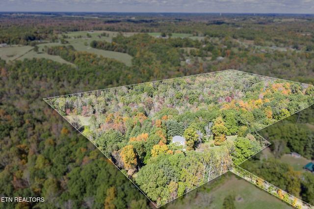 614 W Creston Rd, Crossville, TN 38571