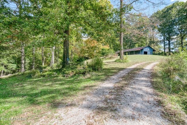 614 W Creston Rd, Crossville, TN 38571