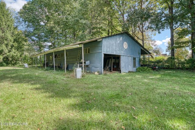 614 W Creston Rd, Crossville, TN 38571
