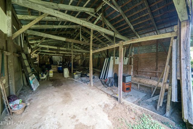 614 W Creston Rd, Crossville, TN 38571