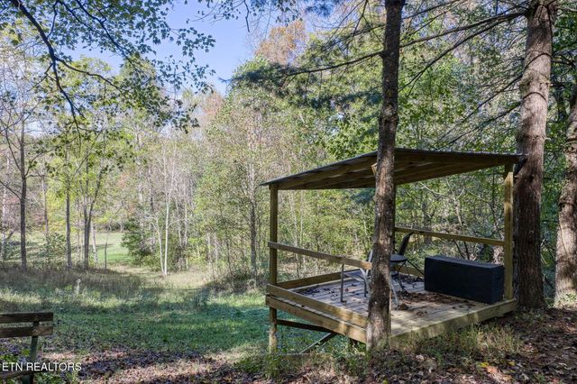 614 W Creston Rd, Crossville, TN 38571