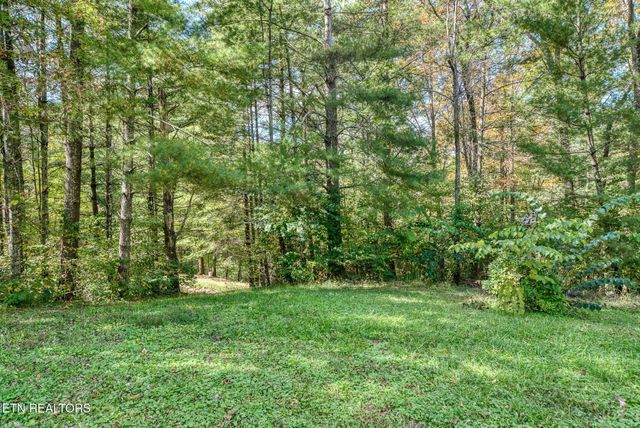 614 W Creston Rd, Crossville, TN 38571