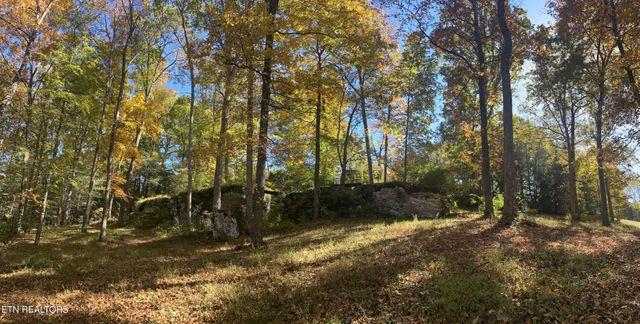 614 W Creston Rd, Crossville, TN 38571