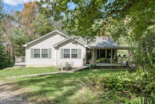 614 W Creston Rd, Crossville, TN 38571