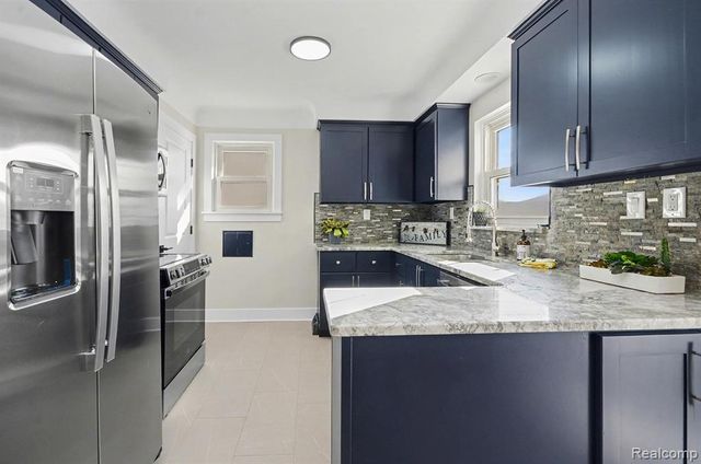 15164 Deerfield Avenue, Eastpointe, MI 48021