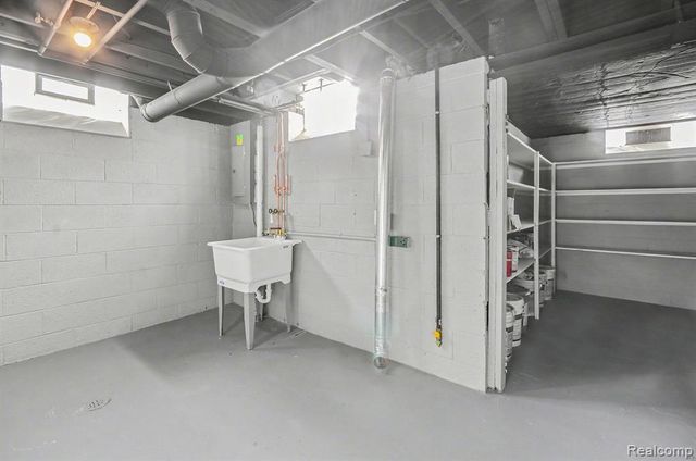 15164 Deerfield Avenue, Eastpointe, MI 48021