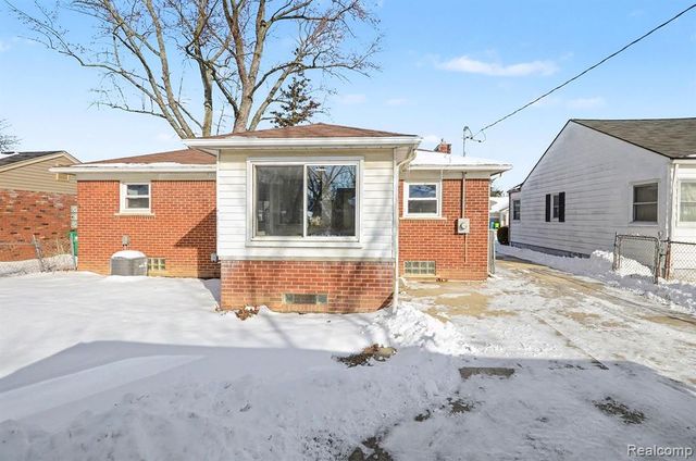 15164 Deerfield Avenue, Eastpointe, MI 48021