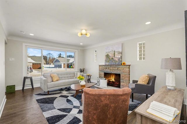 15164 Deerfield Avenue, Eastpointe, MI 48021