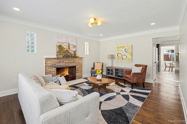 15164 Deerfield Avenue, Eastpointe, MI 48021