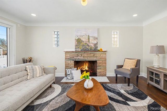 15164 Deerfield Avenue, Eastpointe, MI 48021