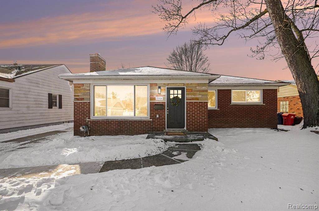 15164 Deerfield Avenue, Eastpointe, MI 48021
