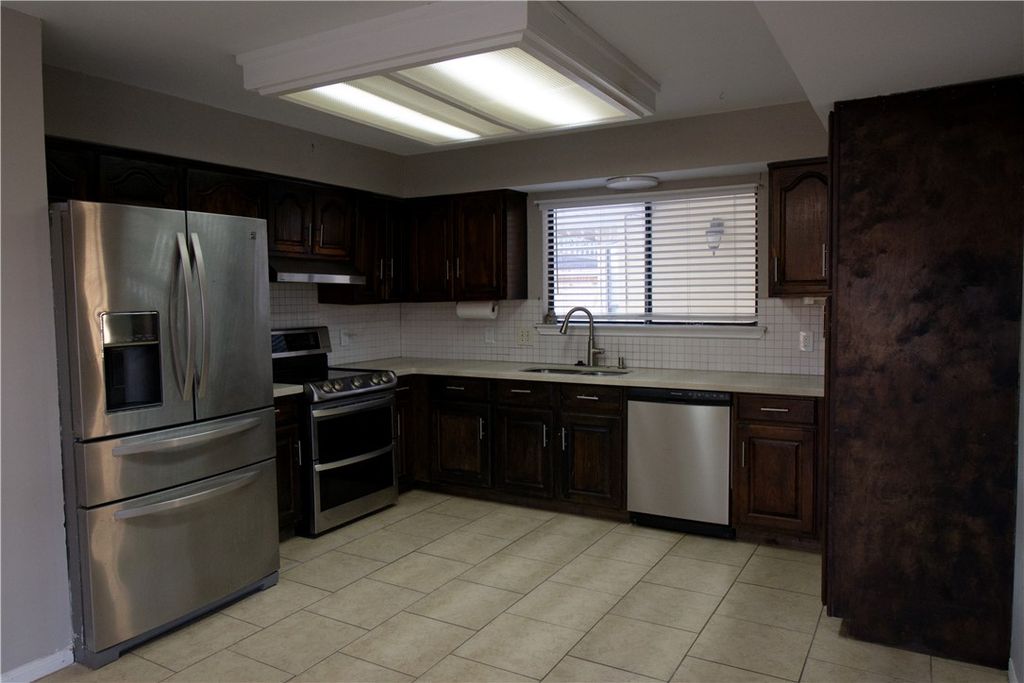 4901 Valley Mill Dr, Corpus Christi, TX 78413 — photo 4