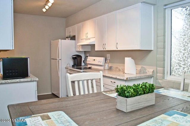 8450 E Old Spanish Trl Apt 130, Tucson, AZ 85710
