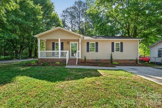 208 S Pasour Street, Dallas, NC 28034