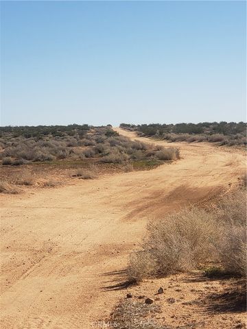 9 Pipeline Road, Boron, CA 93516