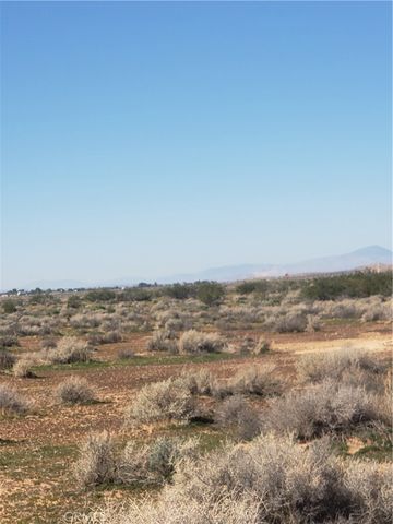 9 Pipeline Road, Boron, CA 93516