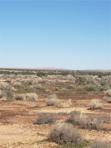 9 Pipeline Road, Boron, CA 93516