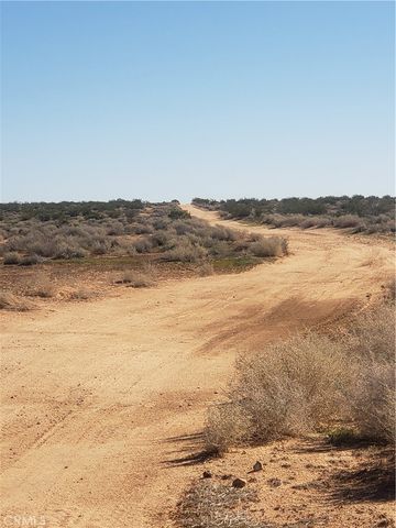 9 Pipeline Road, Boron, CA 93516