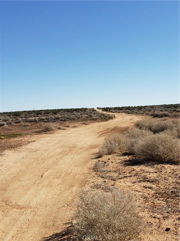 9 Pipeline Road, Boron, CA 93516