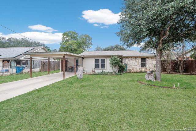 1415 Longhorn, Floresville, TX 78114