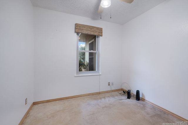 1415 Longhorn, Floresville, TX 78114